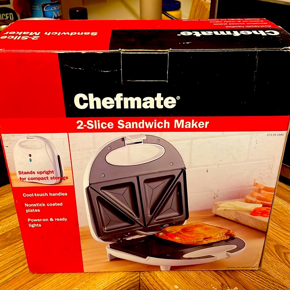 Chefmate 2-Slice Sandwich Maker. Brand new. Never been used